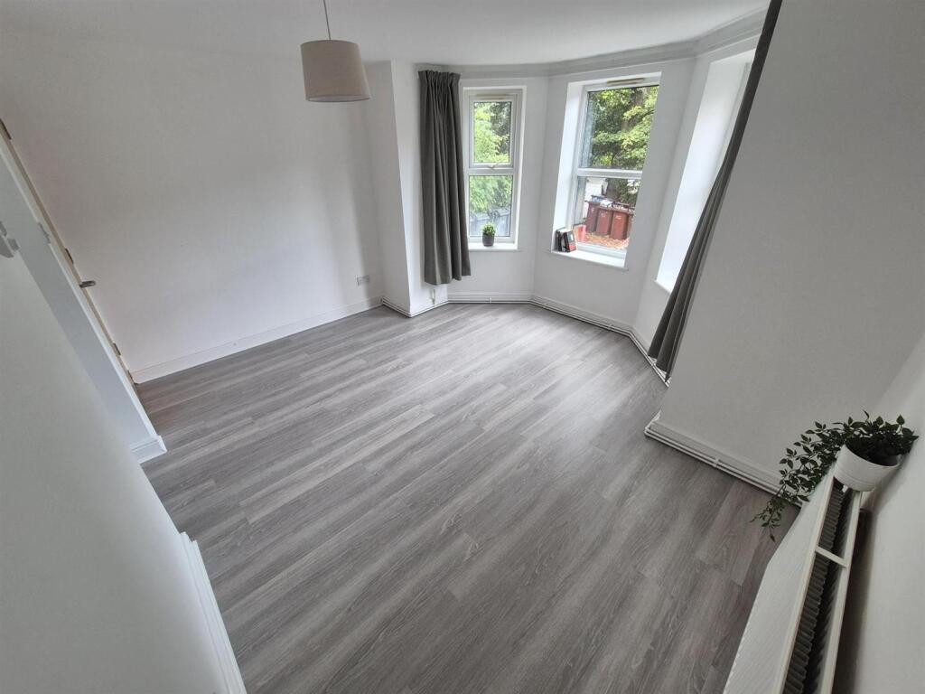 Apartment in Manchester, Whalley Range - View 2
