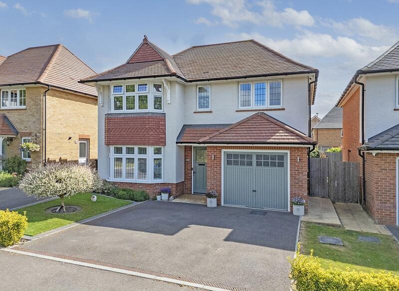 3-bed detached on Dixon Link, Langdon Hills, Basildon, Essex, SS16 5NS, £585,000