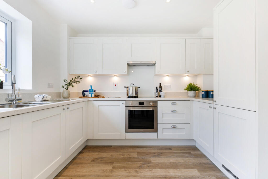 Willow Fields, Cranleigh, GU6 photo 2