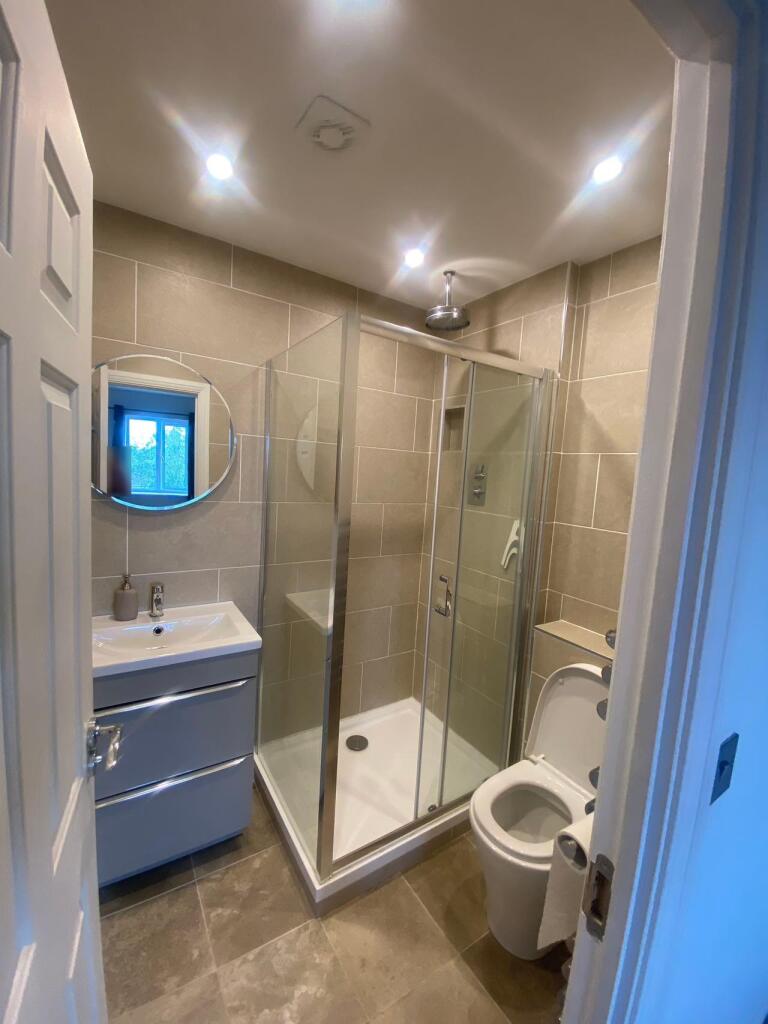 5 bedroom terraced house for rent
