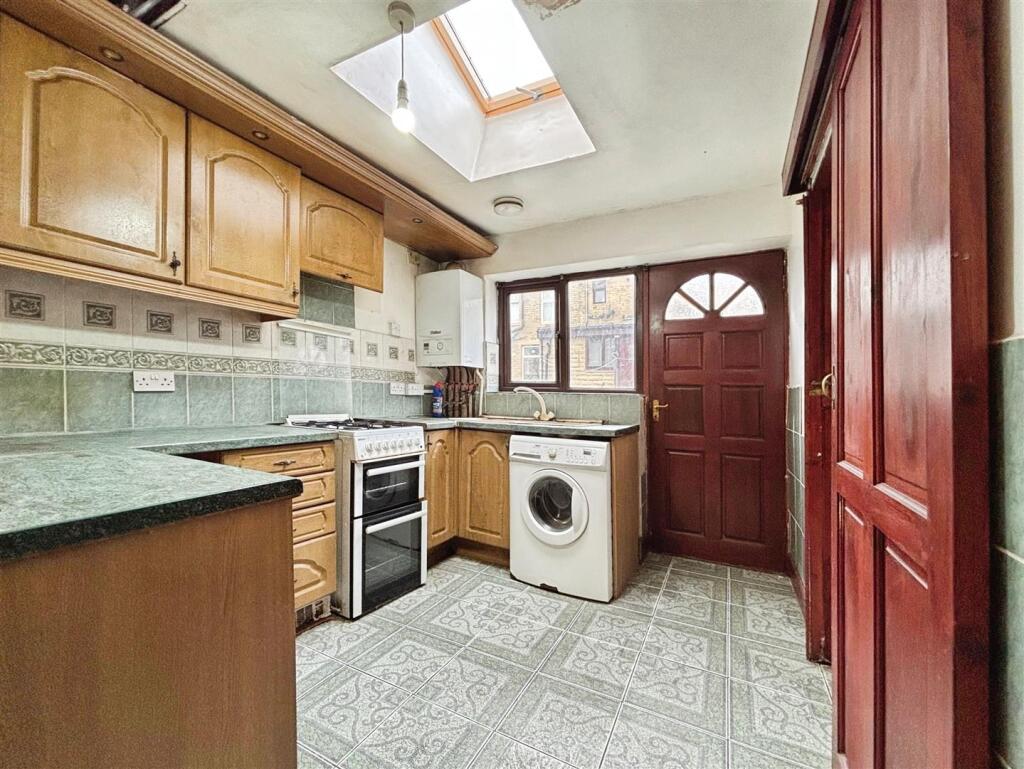 House in Bradford, Lidget Green, Scholemoor - View 5