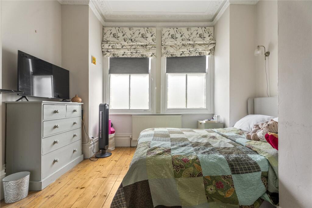 Apartment in London - More