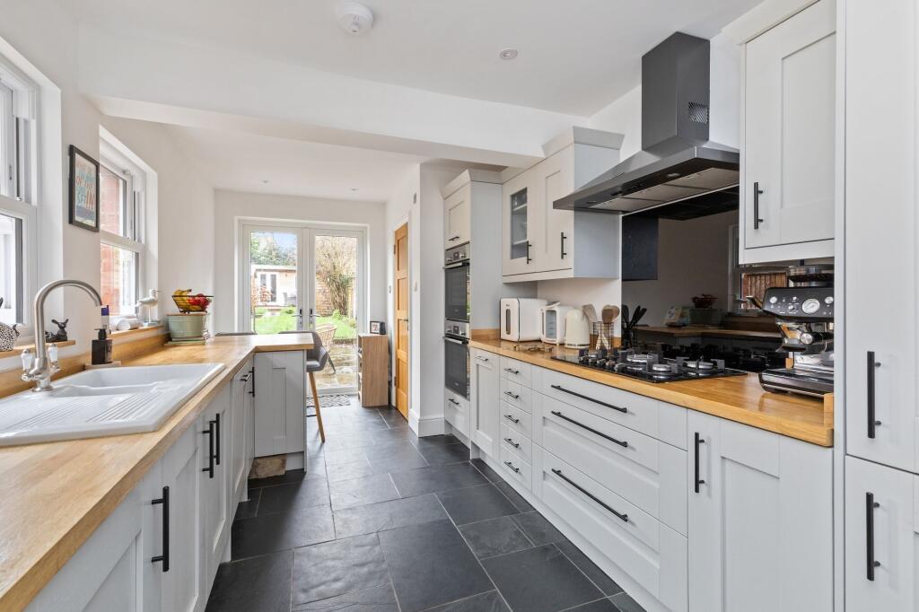 Billingshurst Road, Broadbridge Heath, RH12