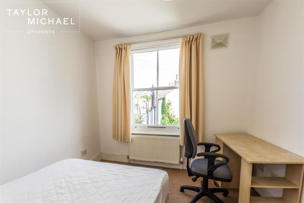 4 bedroom terraced house for rent