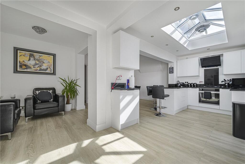 House in Orpington, Poverest, St Mary Cray - View 3
