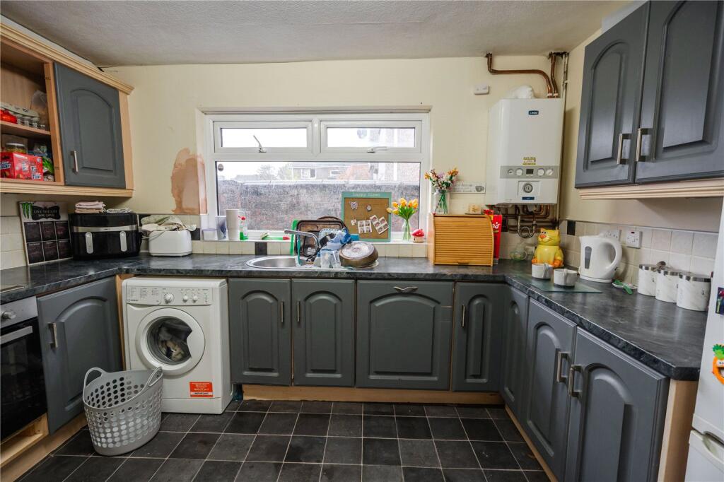 Hainton Avenue, Grimsby, Lincolnshire, DN32 photo 2