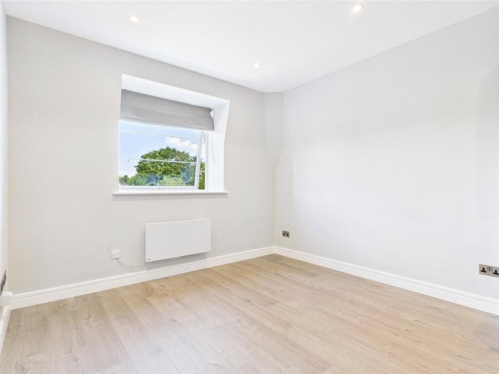 Apartment in Twickenham - View 4
