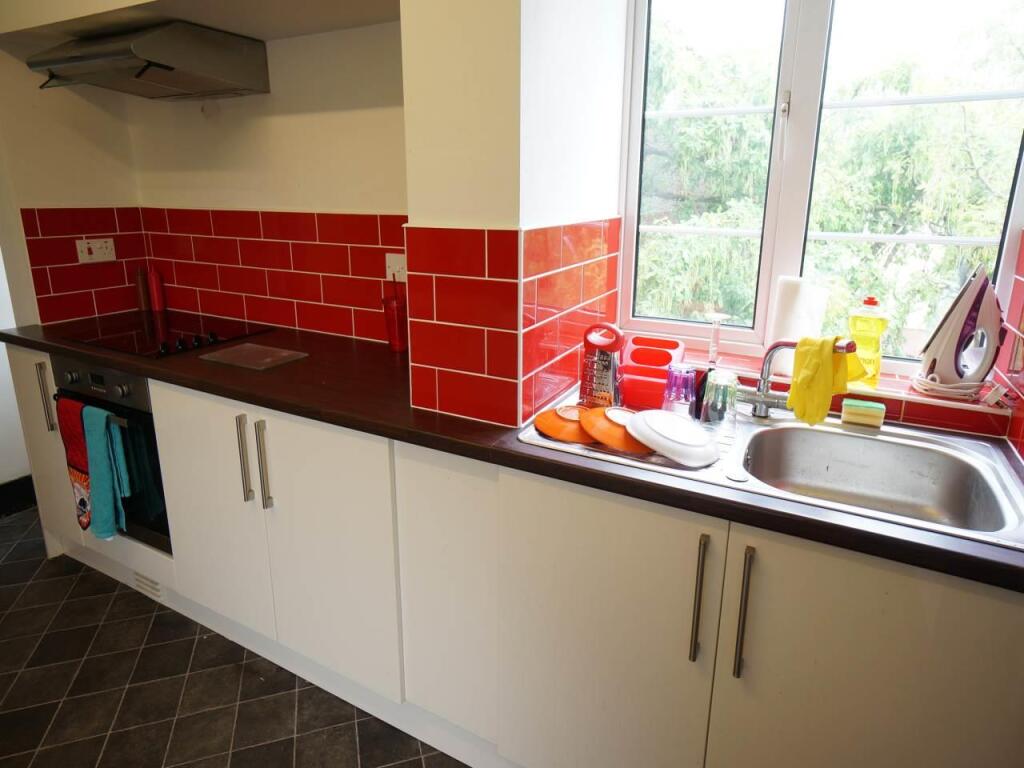 House in Bangor, Upper Bangor - More