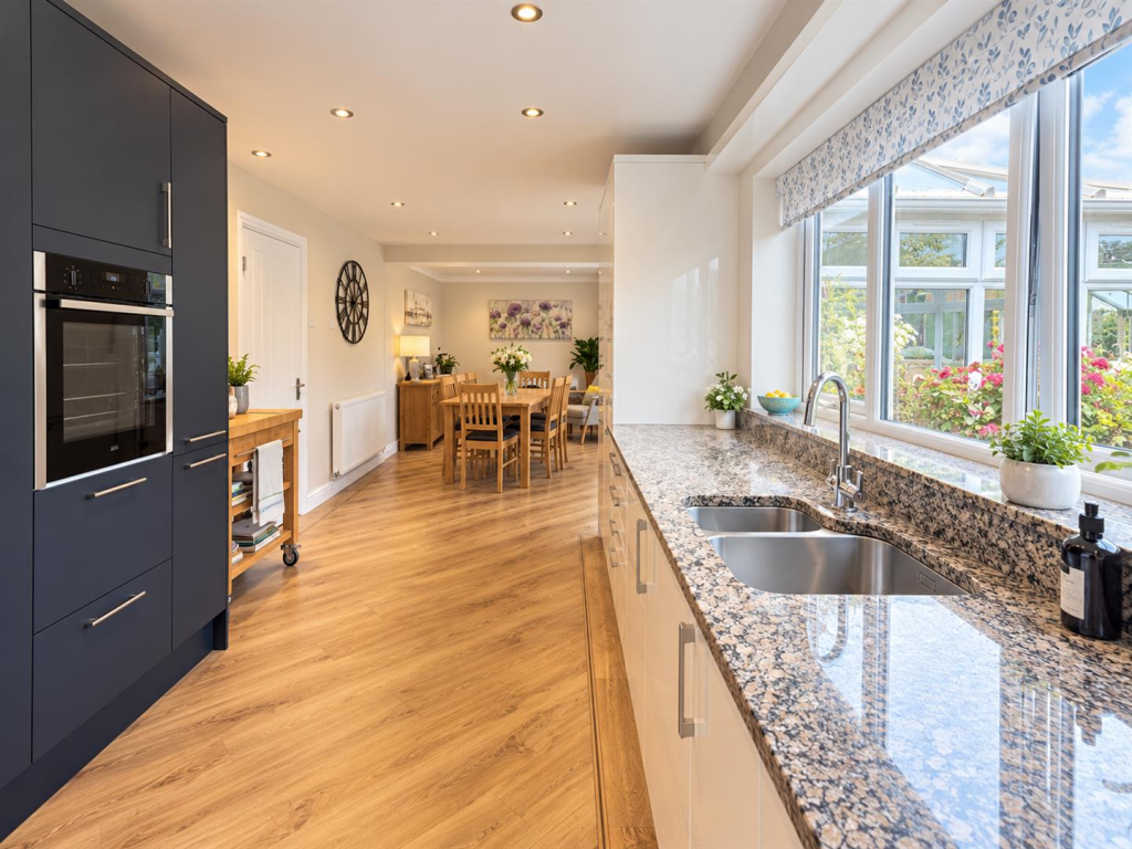 House in Worcester - View 5