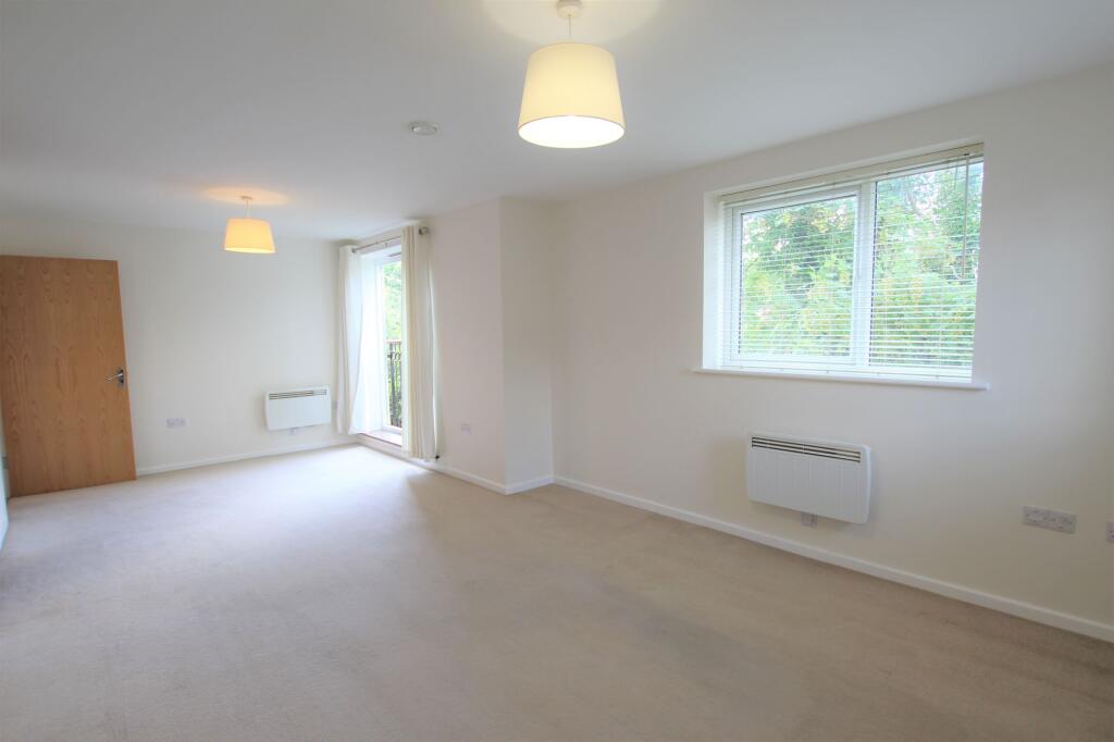 Apartment in Milton Keynes - View 3