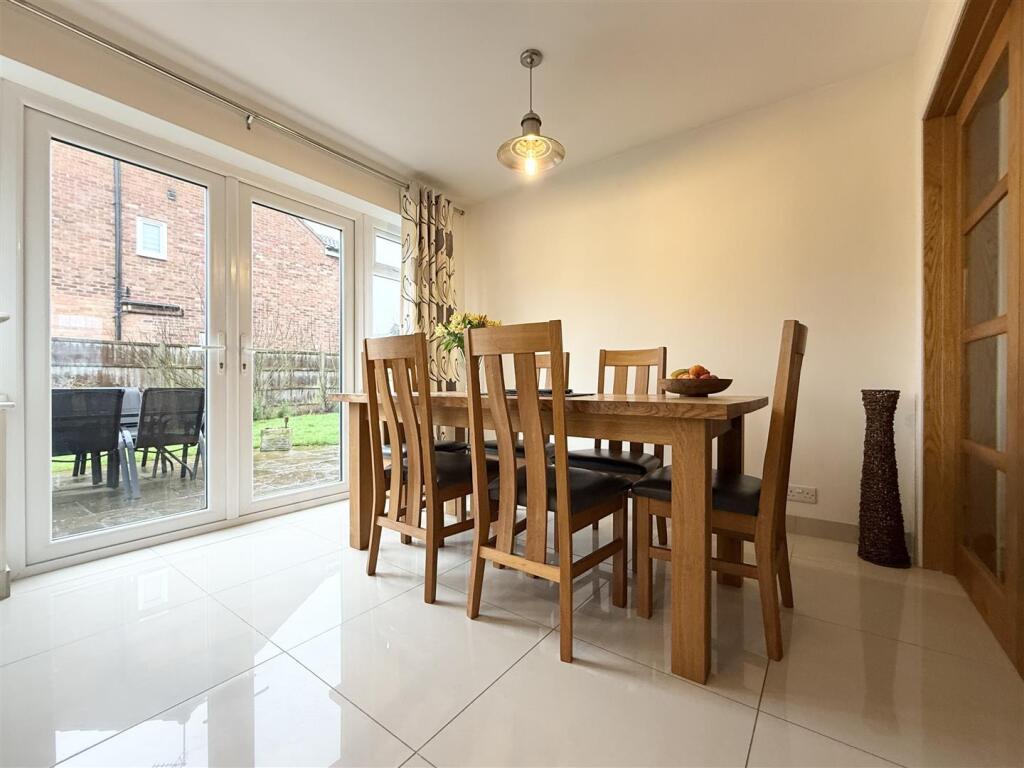 Windermere Drive, Croft, Leicester photo 3