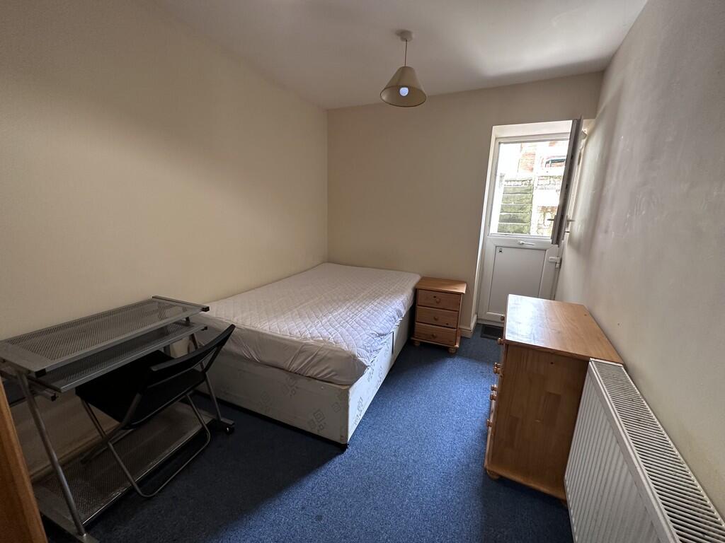 5 bedroom maisonette for rent
