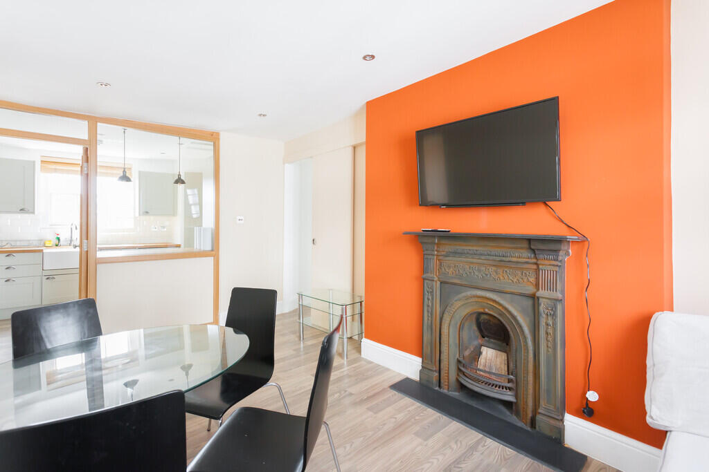 Apartment in London - View 2