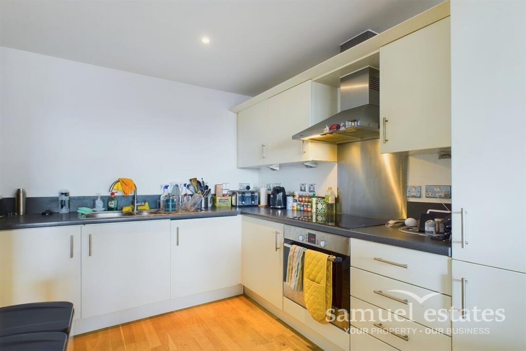 Apartment in London, Collier's Wood - View 5