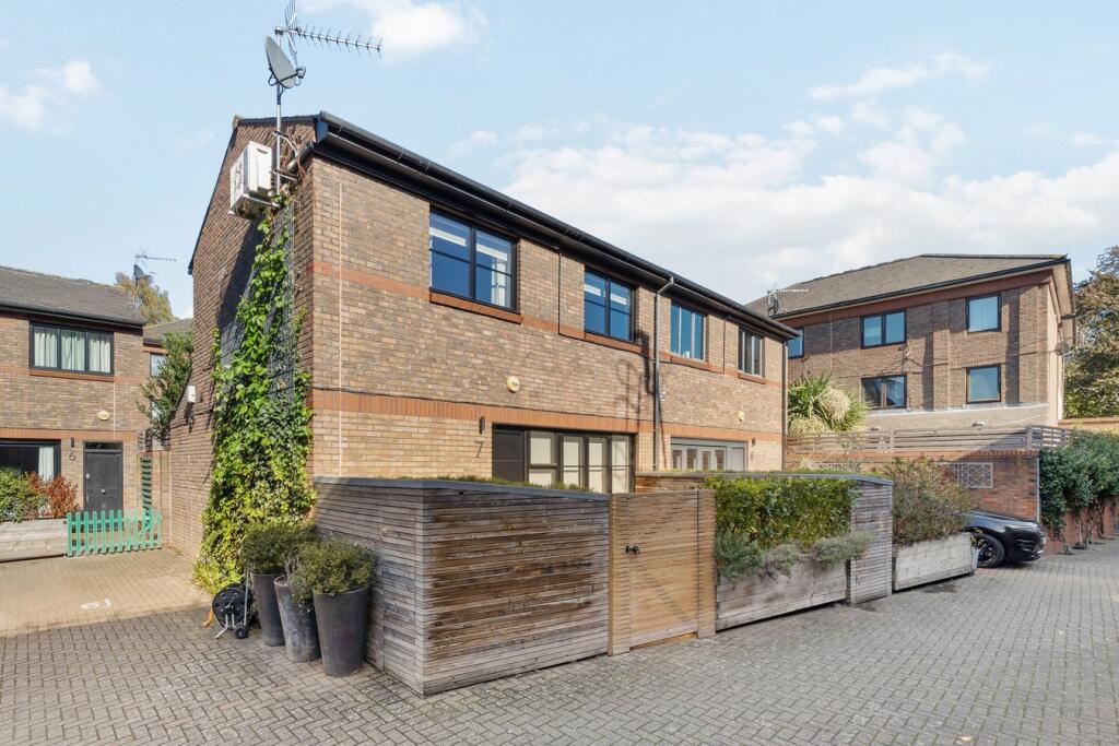 Main image of property: Parkside, Ravenscourt Park, Hammersmith, W6