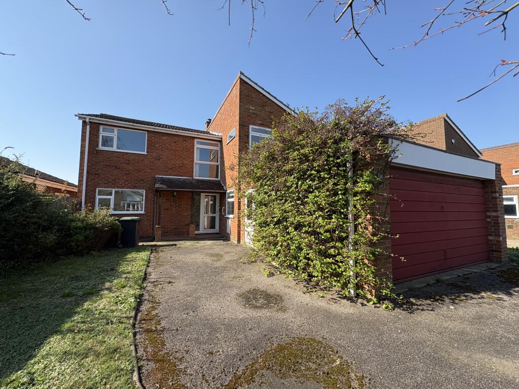 Main image of property: 12 Ivel Gardens, Biggleswade, Bedfordshire SG18 0AN
