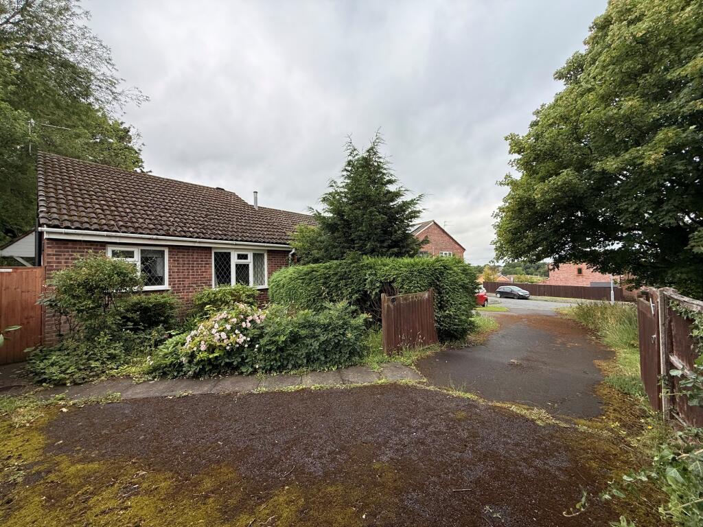 Main image of property: Snowdon Close, Shepshed, LE12
