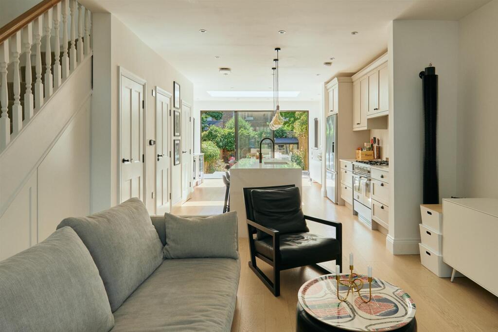Riverview Grove, Chiswick, W4 photo 4