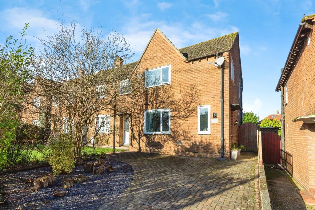 3-bed terraced on Hall Mead, Letchworth Garden City, £360,000