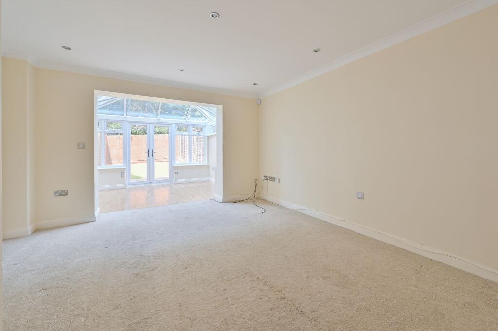 House in Watford, Hertfordshire - More
