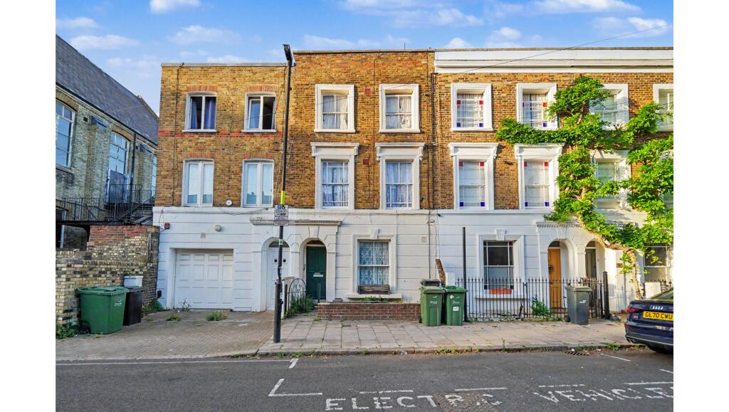 Main image of property: Flat A, 3 Elm Park, Brixton, London, SW2