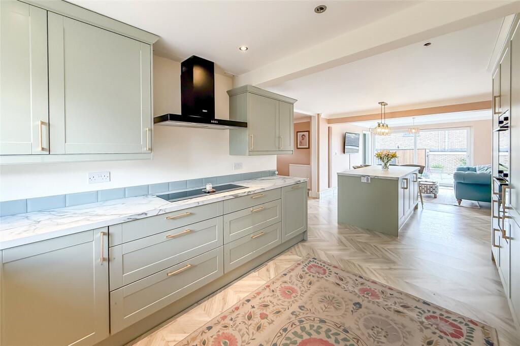Hadrian Close, St. Albans, Hertfordshire, AL3 photo 2