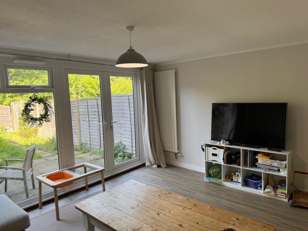 Windsor Close, Guildford, GU2 photo 3
