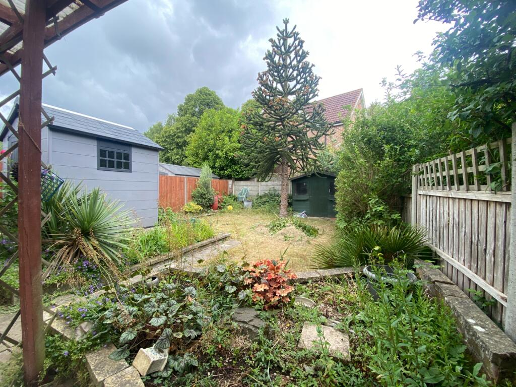 Coombes Road, London Colney, AL2 - View 2