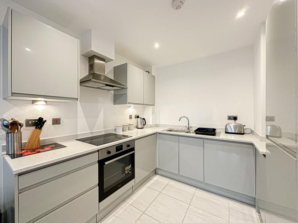 Apartment in Wirral, Liverpool City Region - View 4