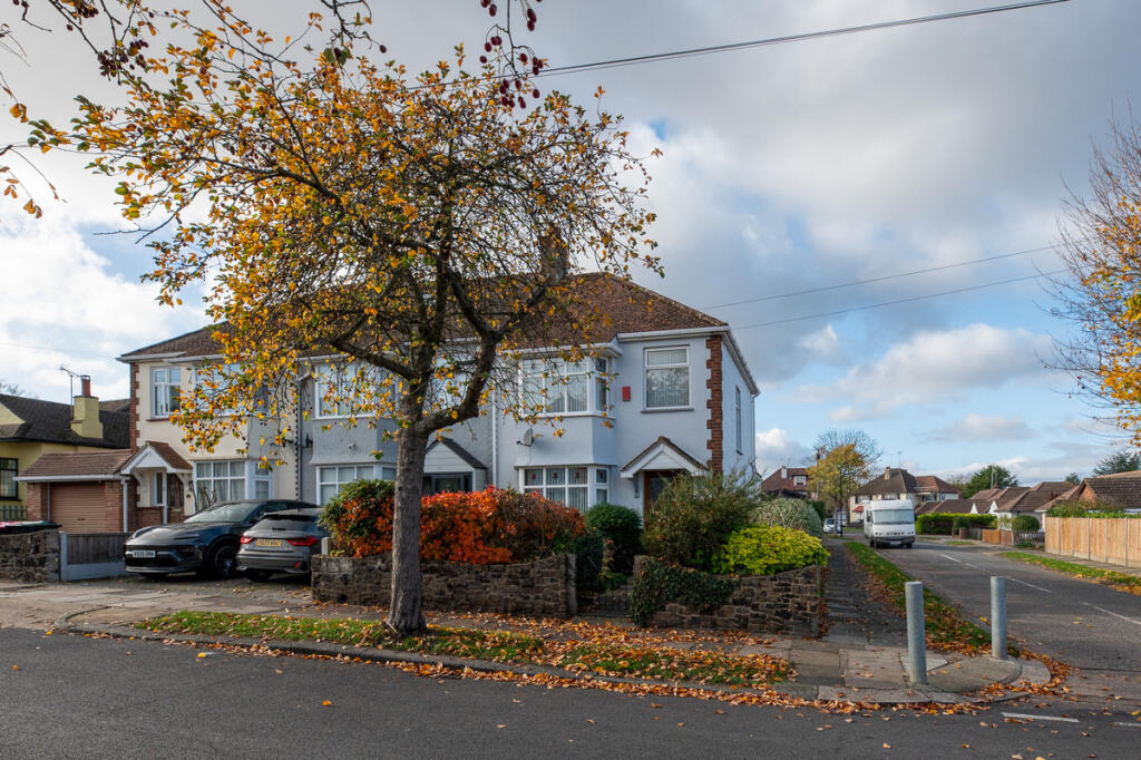 3-bed terraced on Picketts Avenue, Leigh-on-sea, SS9 4, £425,000