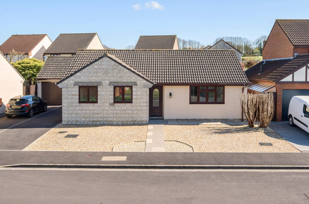 Fox Road, Street, BA16