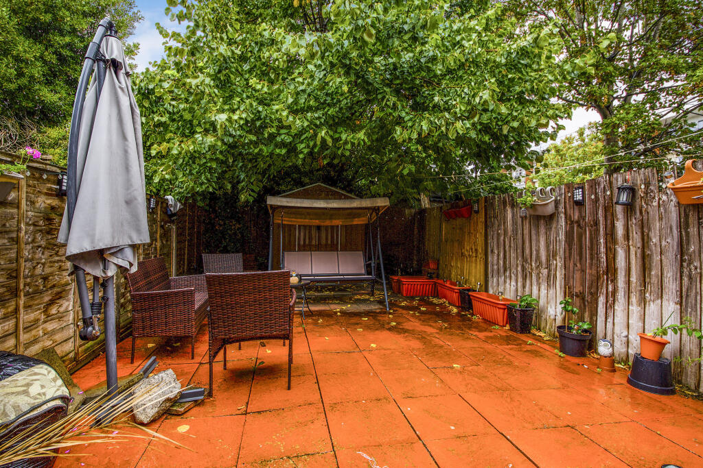 House in London - View 2