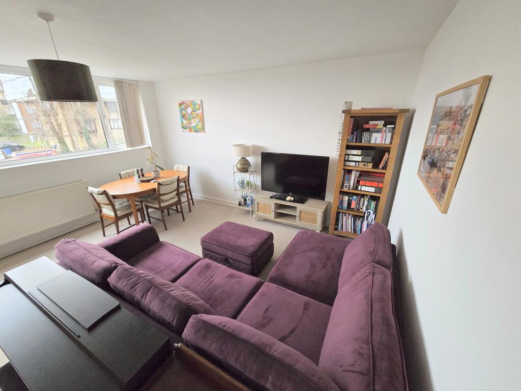 1-bed flat on Cypress Road, London, £319,000