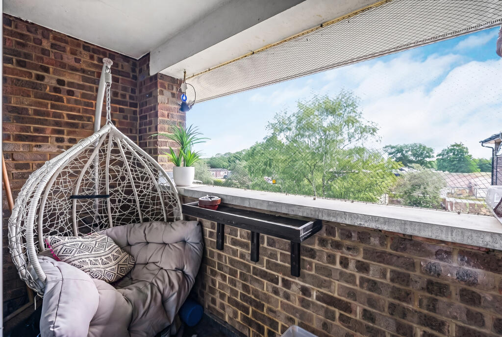 Apartment in Welwyn Hatfield, Hertfordshire - View 5
