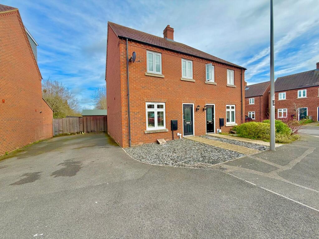 Main image of property: Pearmain Close, Newport Pagnell, MK16