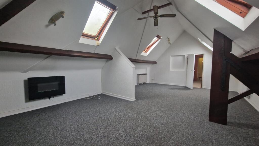 Main image of property: 57 Old Hinckley Road, Nuneaton, Warwickshire, CV10