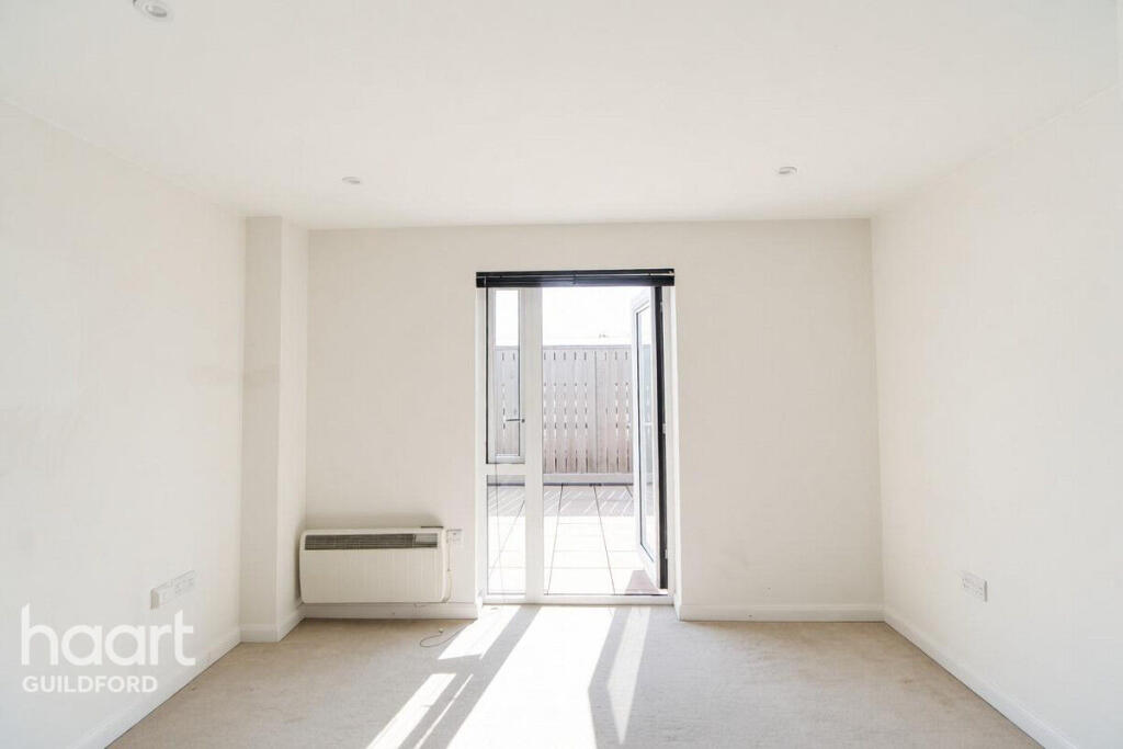 Apartment in Guildford, Surrey - View 4