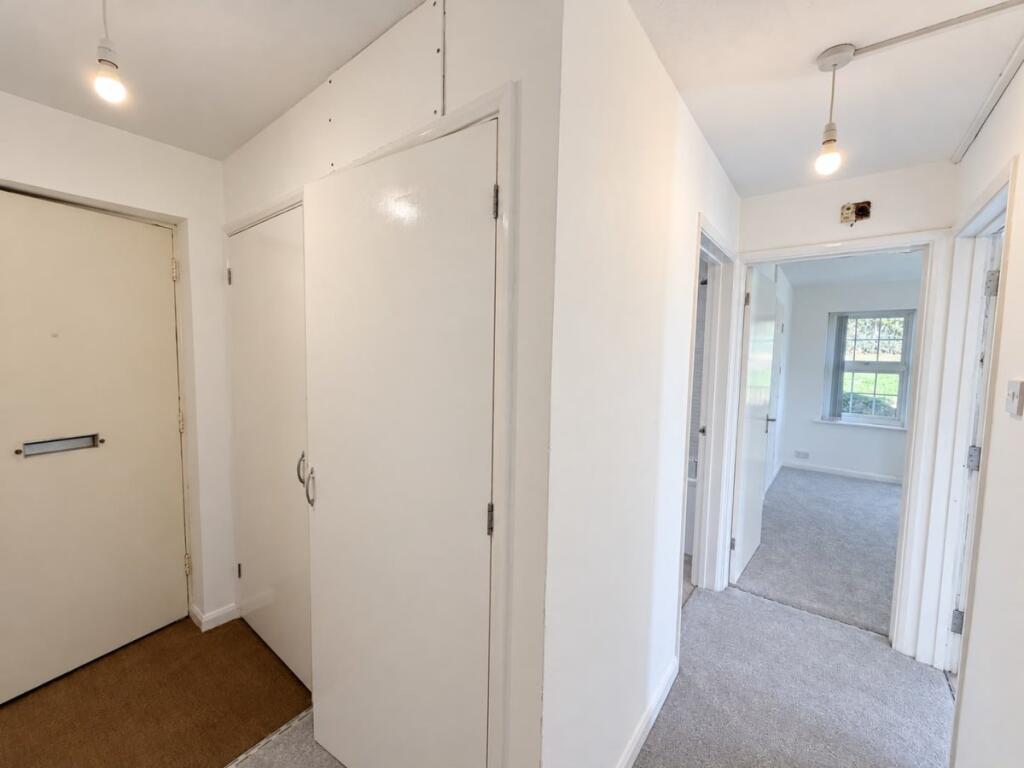 Apartment in Hemel Hempstead - View 3