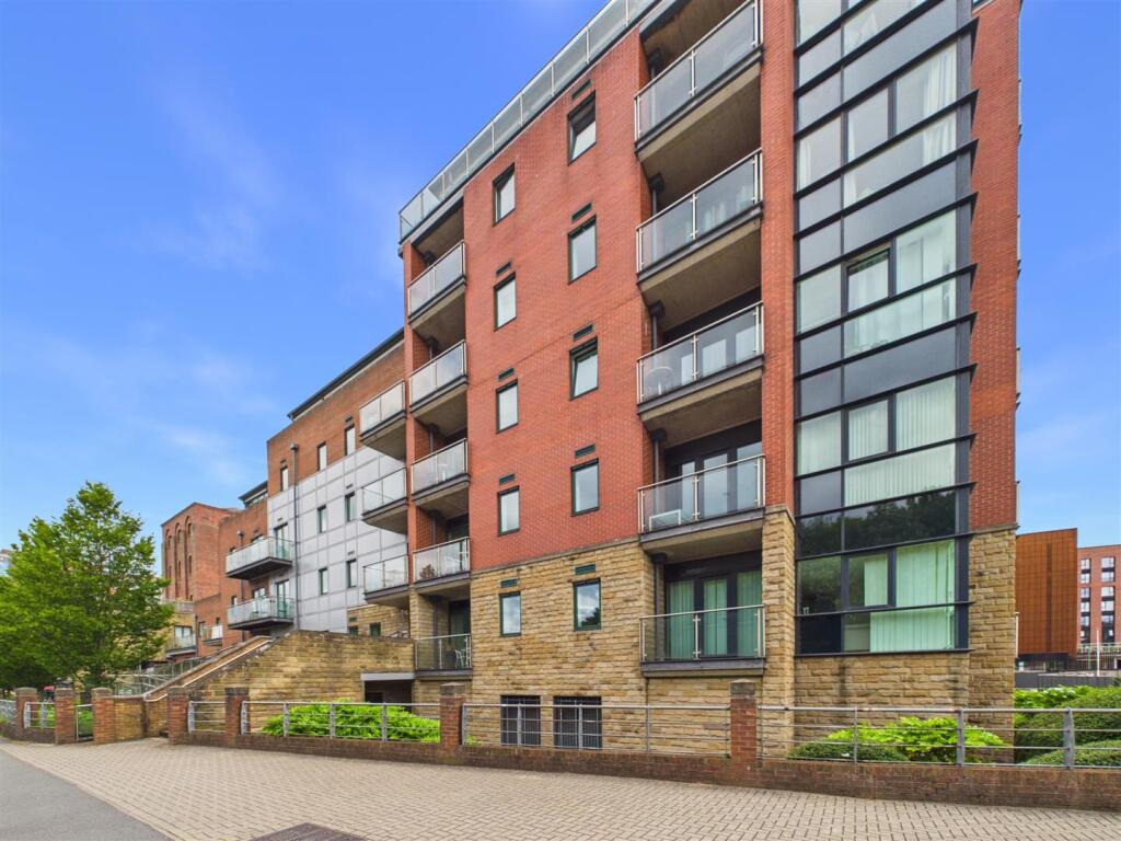 1-bed flat on Ecclesall Road, Sheffield, £95,000