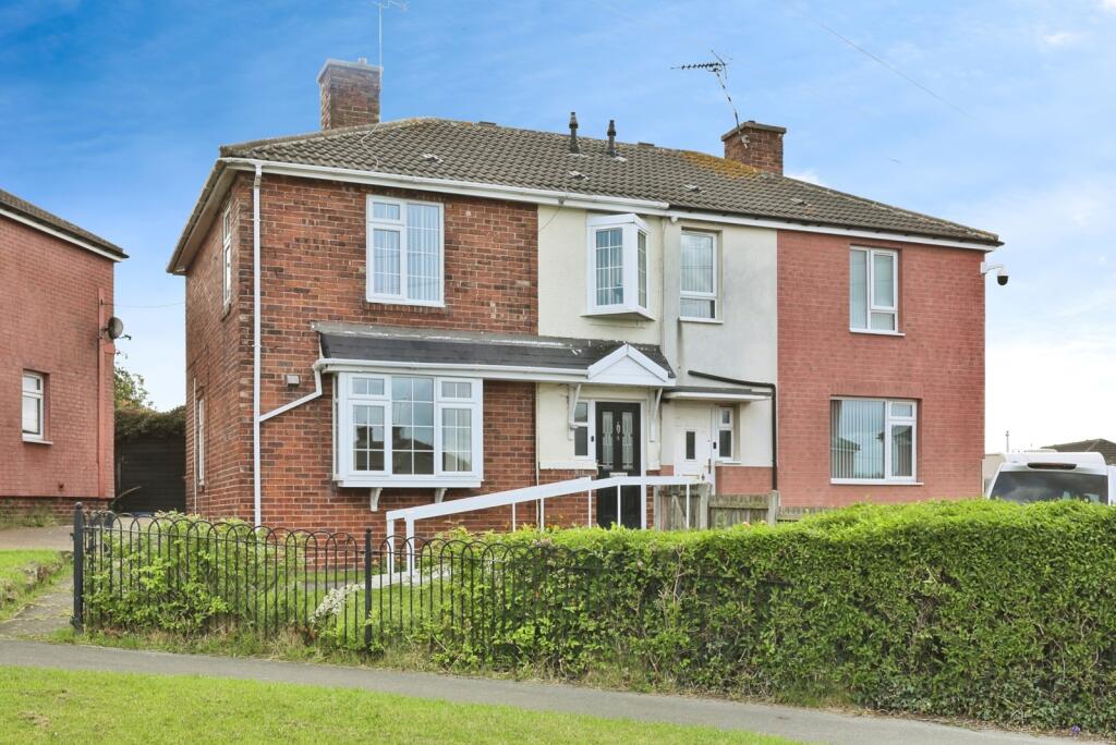 3-bed semi-detached on Paterson Road, Dinnington, Sheffield, South Yorkshire, S25, £150,000