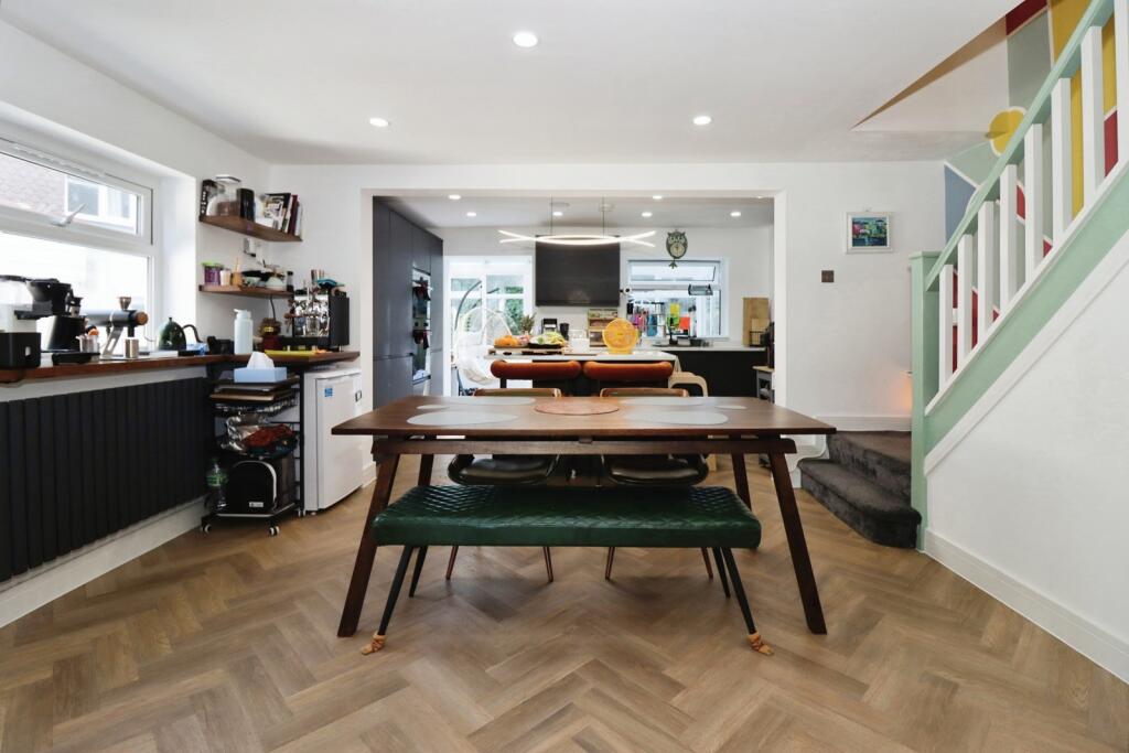 Edmund Close, Downend, Bristol, BS16 photo 5