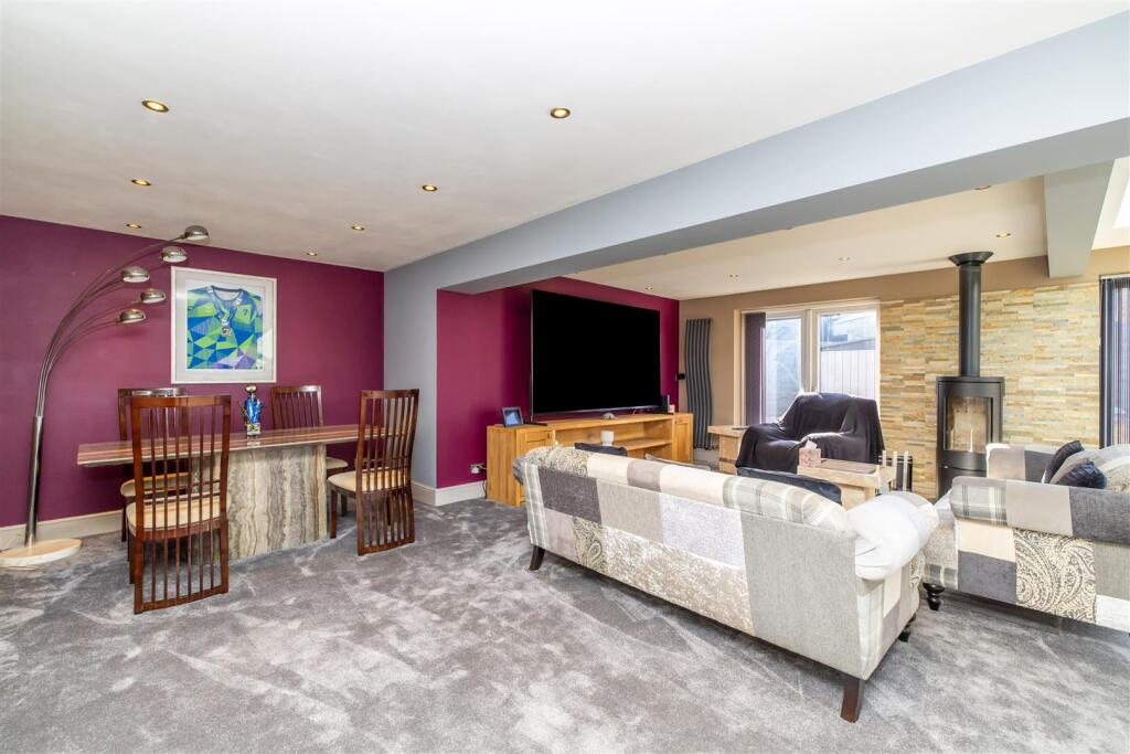 House in Leeds, Pendas Fields, Manston - View 4