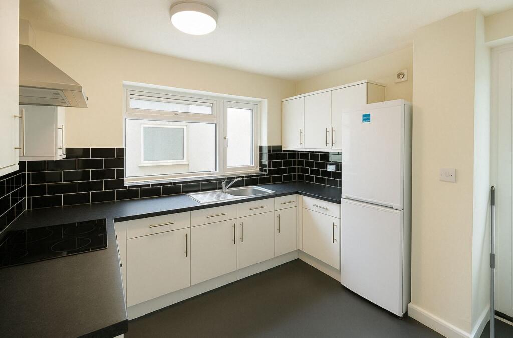 Main image of property: Victoria Park - 5 bed Bills Inc, Fishponds, South West, BS16