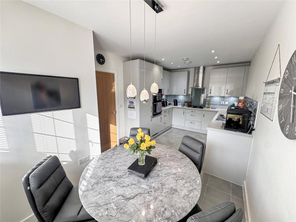 Bargain Close, Nursling, Southampton, Hampshire, SO16 photo 2