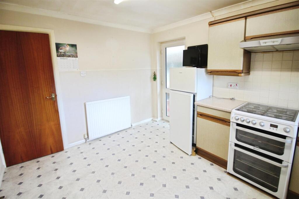 House in Leeds, Kippax - View 3