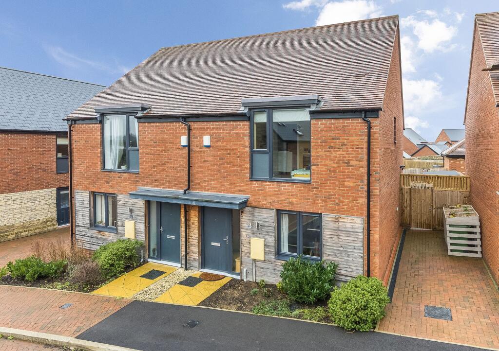 2-bed semi-detached on Rawlinson Close, Radley, OX14, £435,000