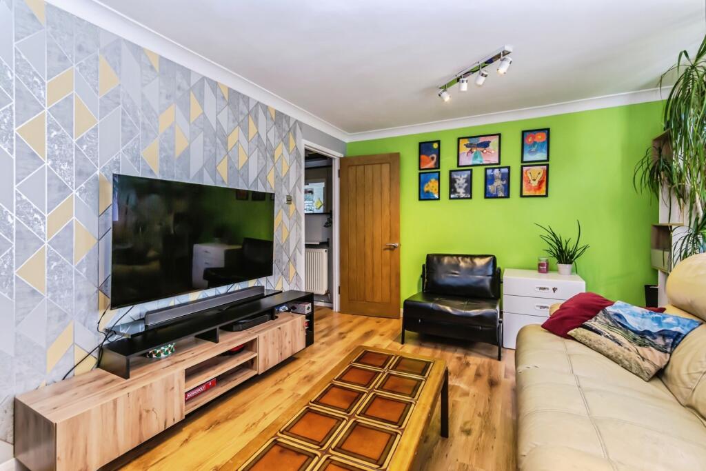 Apartment in Croydon - View 5