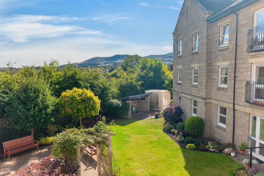 Apartment in Edinburgh - More