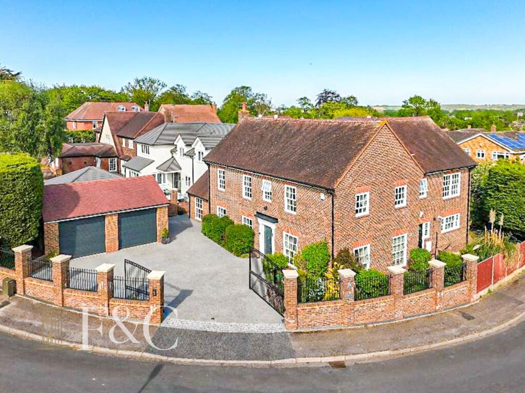 Main image of property: Baas Hill Close, Broxbourne, Hertfordshire, EN10