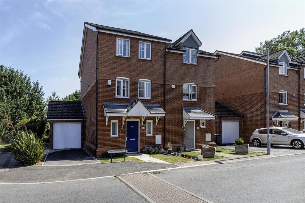 4-bed house on Blackthorn Drive, Lindley, Huddersfield, £280,000